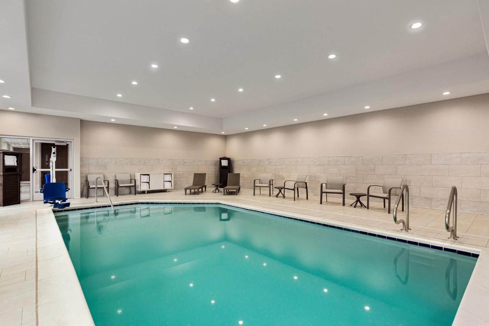 Holiday Inn Express & Suites Hayward - Castro Valley By Ihg Экстерьер фото