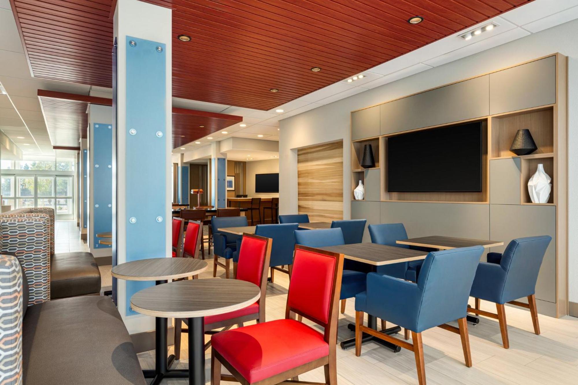 Holiday Inn Express & Suites Hayward - Castro Valley By Ihg Экстерьер фото