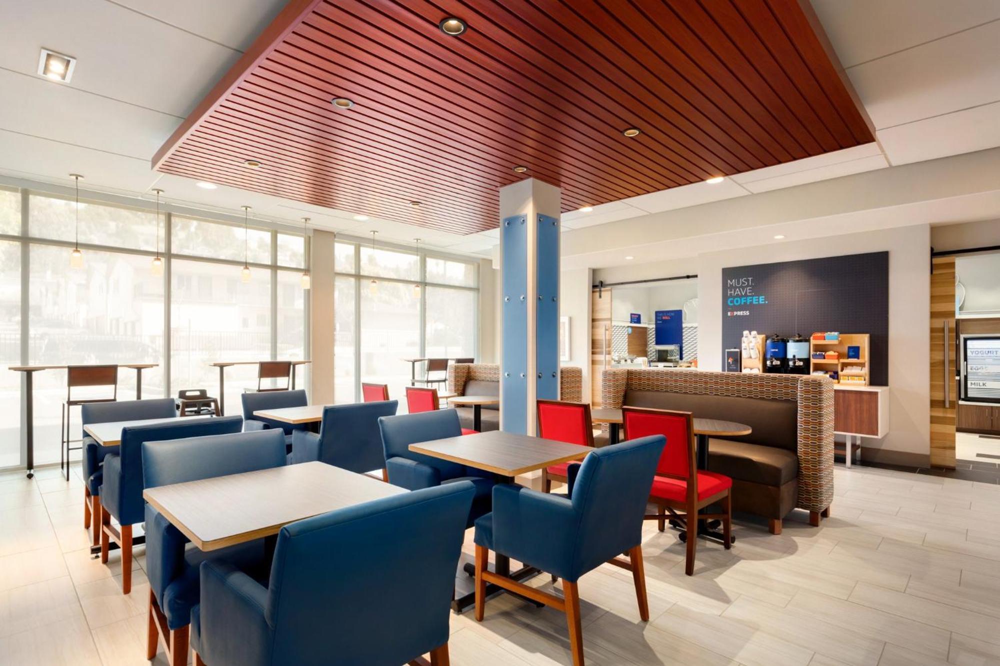 Holiday Inn Express & Suites Hayward - Castro Valley By Ihg Экстерьер фото