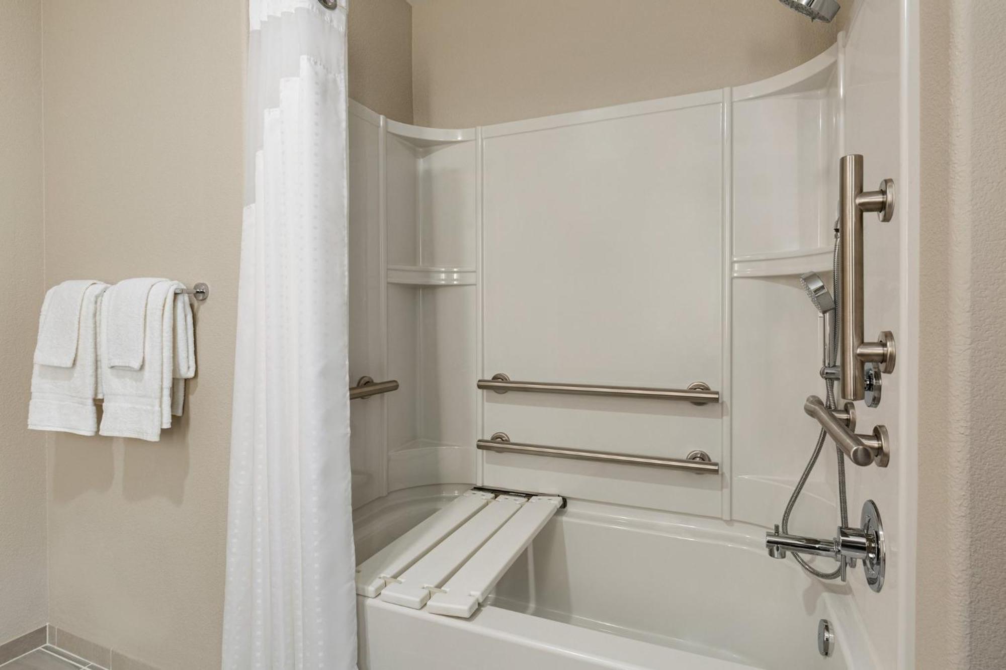 Holiday Inn Express & Suites Hayward - Castro Valley By Ihg Экстерьер фото