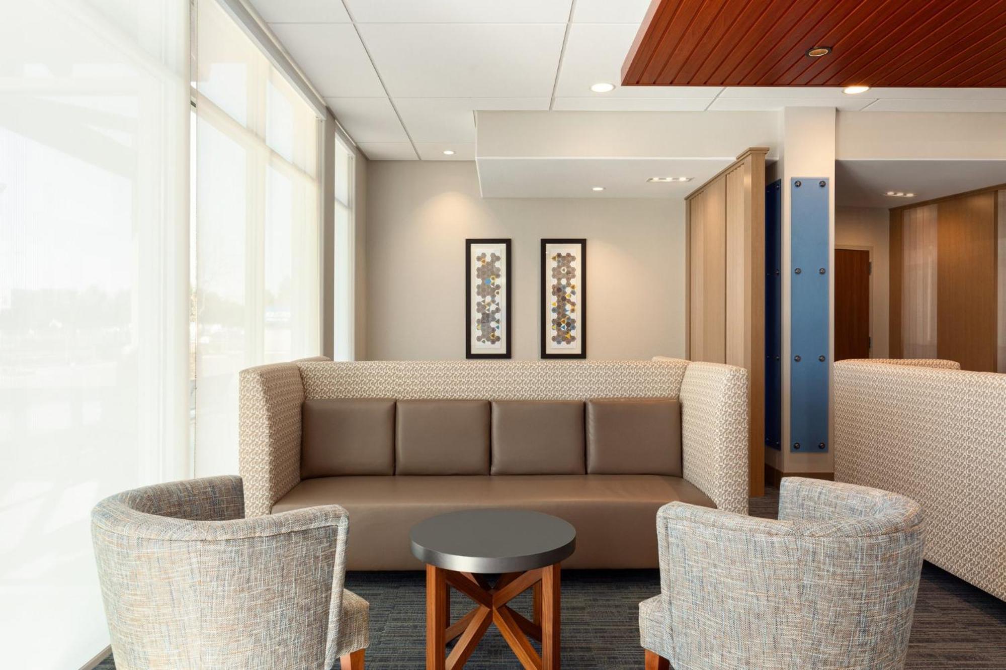 Holiday Inn Express & Suites Hayward - Castro Valley By Ihg Экстерьер фото