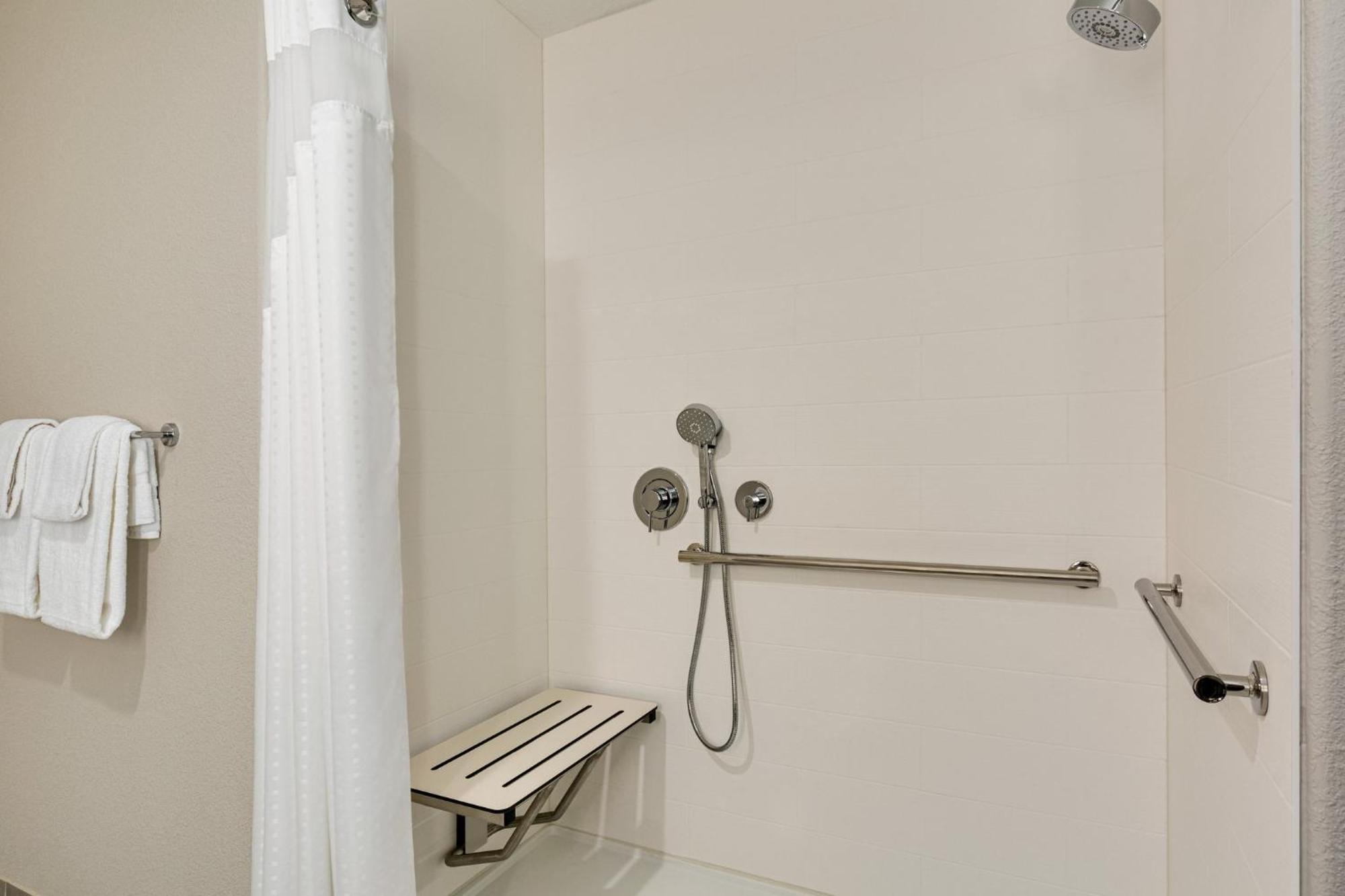 Holiday Inn Express & Suites Hayward - Castro Valley By Ihg Экстерьер фото