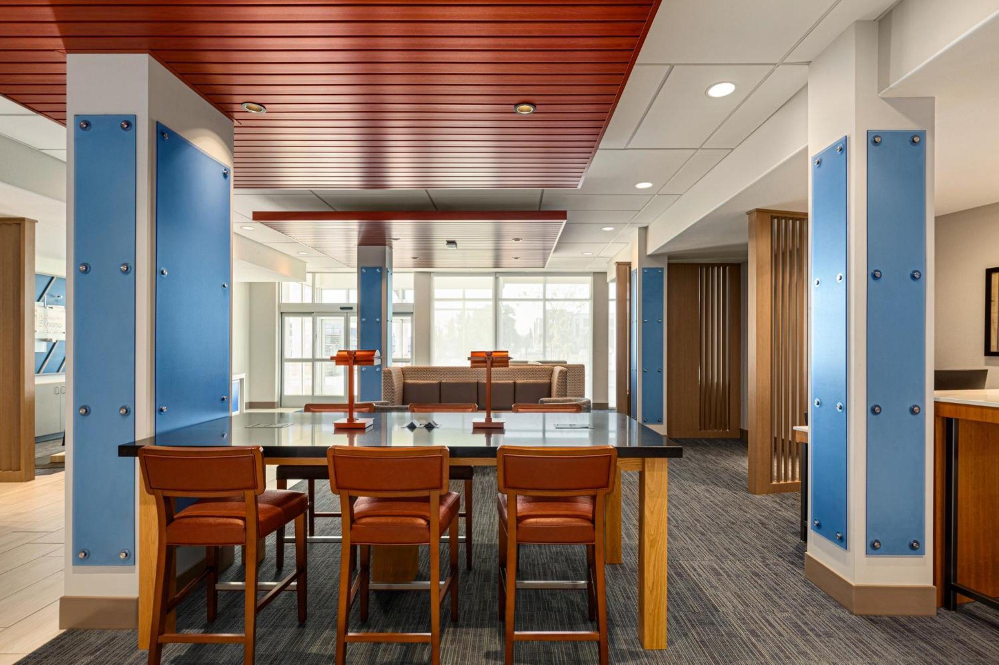 Holiday Inn Express & Suites Hayward - Castro Valley By Ihg Экстерьер фото